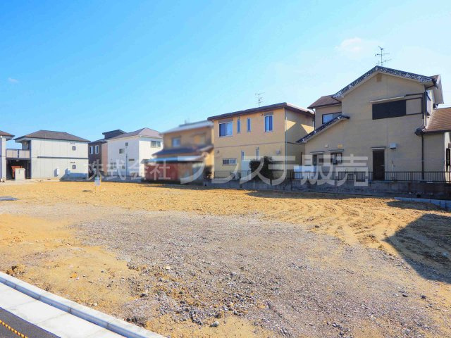 奈良市六条町の新築一戸建 全３区画の外観|現地写真（建物の建築工事を開始する前に撮影したものです）※現地に係員は常駐しておりません。