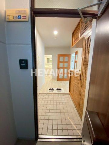 レジデンス蛍茶屋の玄関