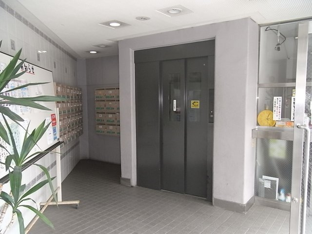 大和スカイハイツのエントランス