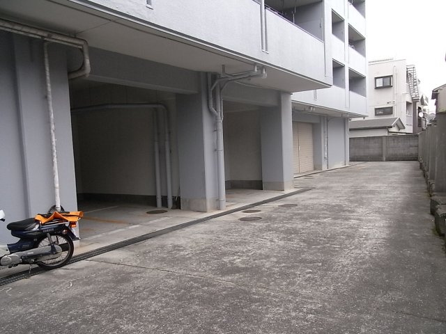 大和スカイハイツの駐車場