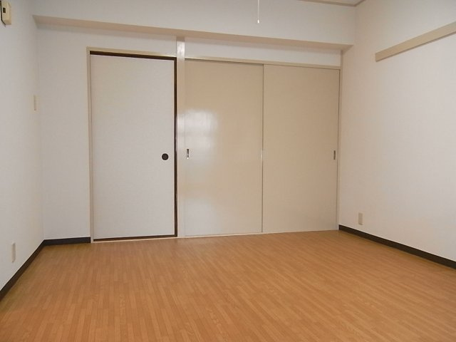 大和スカイハイツの居間・リビング