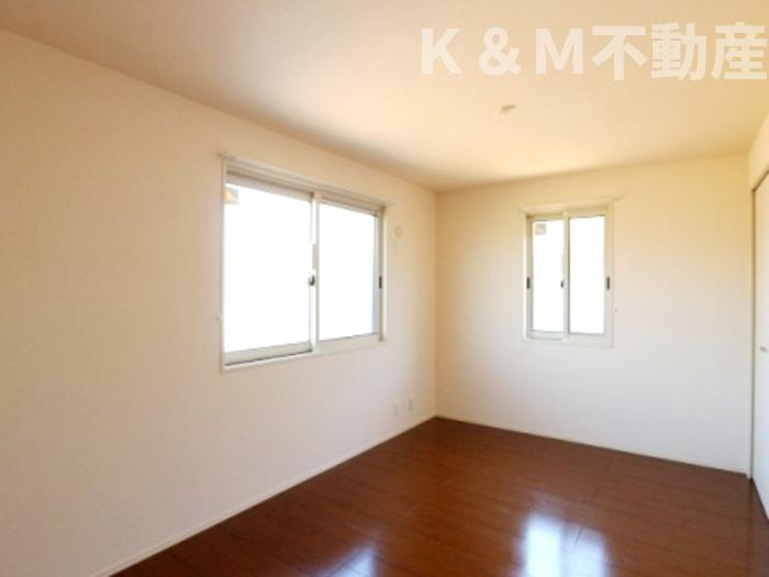 ボナール酒井根 Ⅲ号棟の居間・リビング|こちらのリビングで趣味の時間をお楽しみください