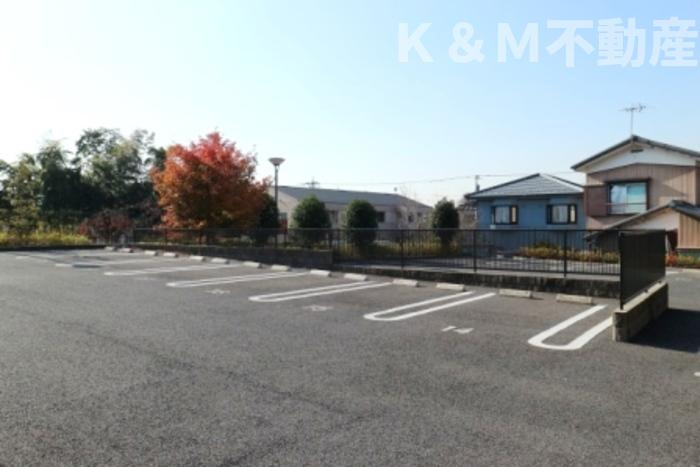 ボナール酒井根 Ⅲ号棟の駐車場|駐車場完備です