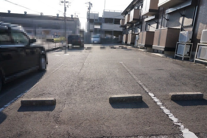 シャルムの駐車場