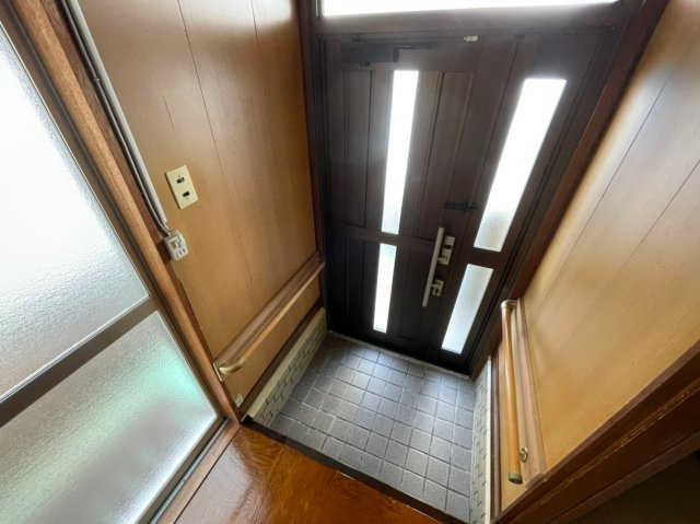 千鳥が丘3丁目戸建の玄関