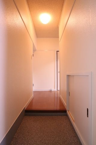 名谷農住団地Ｂ棟の玄関