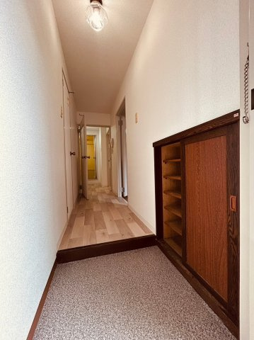 クレセント垂水の玄関