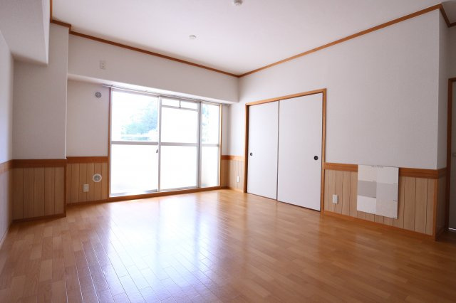 シティハイツ舞子の居間・リビング