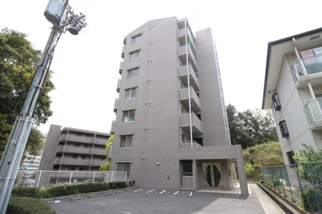 スカイヒル名谷の外観