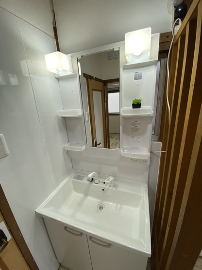 【独立洗面台】 | 加古川市別府町別府オーナーチェンジ　中古戸建 | ご入居前リフォーム写真
洗面台交換