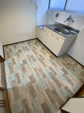 加古川市別府町別府オーナーチェンジ　中古戸建のキッチン|ご入居前リフォーム写真
クロス張替え、CF張替え