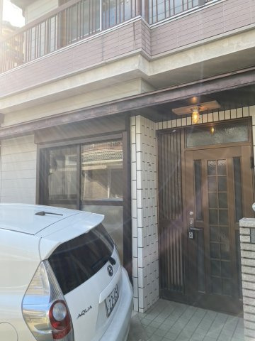 加古川市別府町別府オーナーチェンジ　中古戸建の玄関