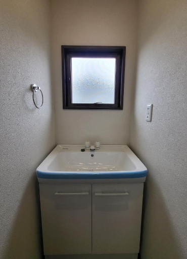 春日部市大沼５丁目のビルの独立洗面台
