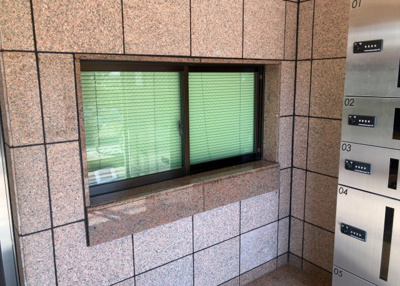 【その他】 | ドラゴンマンション小田急相模原壱番館 | 受付はマンションコンシェルジュがいる場合もあれば、管理人が滞在する小部屋を総称して呼ぶことがあります。主にエントランスに設置されていることから、防犯面でも期待ができます。防犯設備がない場合はより安心！