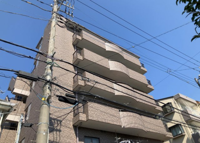 【構造・工法・仕様】 | ドラゴンマンション小田急相模原壱番館 | ＲＣ造、Reinforced Concreteは直訳すると補強されたコンクリートです。主に柱や梁・床・壁が鉄筋とコンクリートで構成おり、鉄筋を組んだ型枠にコンクリートを流し込んで固めたものを指します。