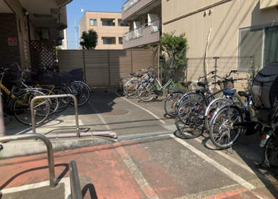 【駐車場】 | ドラゴンマンション小田急相模原壱番館 | 車一台あたりに必要なスペースは、標準サイズの普通自動車で横幅2m50cm、長さ5mは必要になります。ただし、乗降のことも考慮して横幅3m30cm、長さ5m50cmほどは確保できるところを選びましょう。