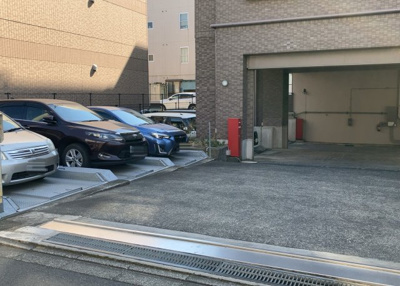 【駐車場】 | ドラゴンマンション小田急相模原壱番館 | 駐車場と明記されていても、最小スペースでつくられた駐車場だと大型車は駐車できなかったり、出入りしにくくなったりする可能性があります。お車のサイズと購入したい物件の駐車場のサイズを現地で確認しましょう。