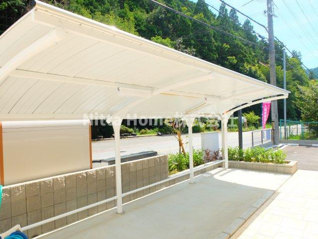 Ｃａｓａ美輪Ⅰのその他共用部分|屋根付きの駐輪場は無料でお使いいただけます☆