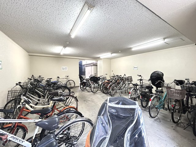 ◆室内改装済み美室◆１１階建て１０階の東向き角住戸◆五山の送り火望む◆ライオンズマンション西陣南のその他共用部分|駐輪場