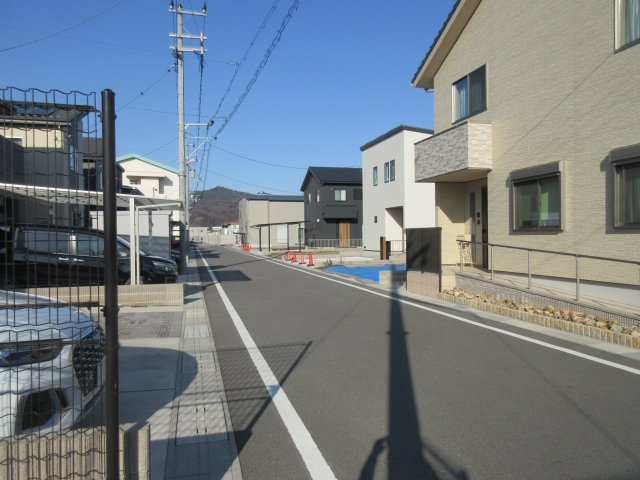 甲西駅前17区画の前面道路含む現地写真