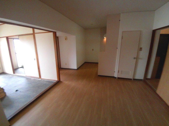 グリーンハイム山口の居間・リビング|※同物件他部屋写真、イメージとして。