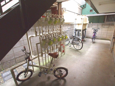 【駐車場】 | エンゼルハイツTAKAMA | 敷地内に自転車置場・バイク置場があります(^^)/