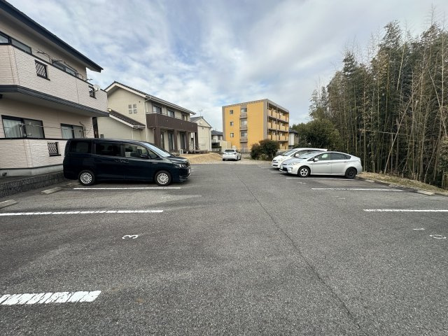 サン福安の駐車場