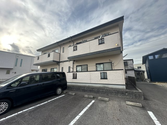 サン福安の駐車場