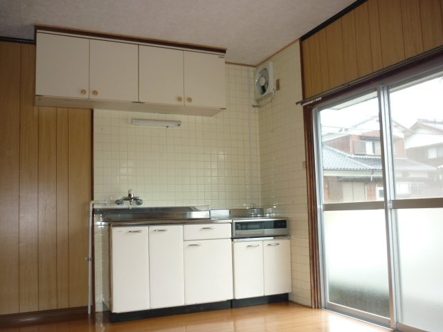 唐津市東唐津３丁目のアパートのキッチン