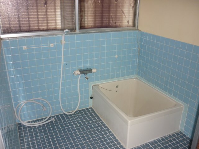唐津市東唐津３丁目のアパートの浴室