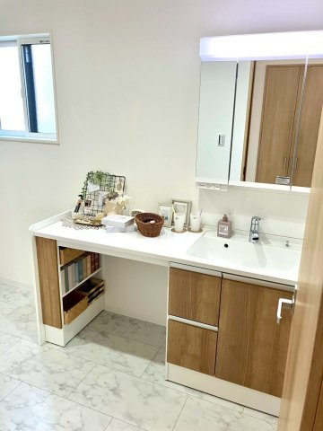 ルミナスガーデン上林町の洗面所