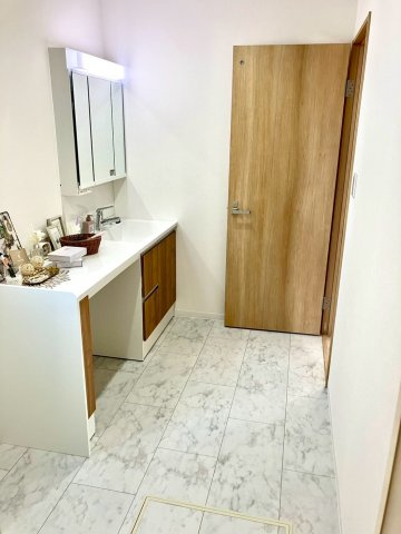 ルミナスガーデン上林町の洗面所