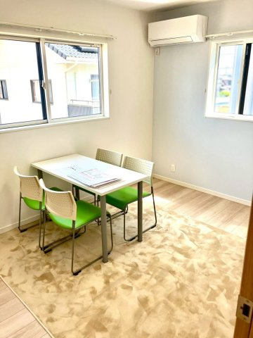 ルミナスガーデン上林町の洋室