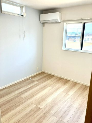 ルミナスガーデン上林町の洋室