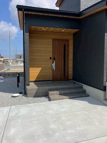 ルミナスガーデン上林町の玄関