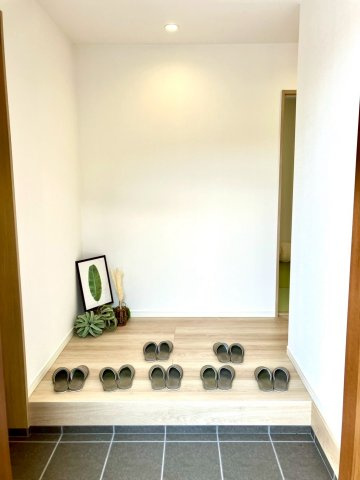 ルミナスガーデン上林町の玄関