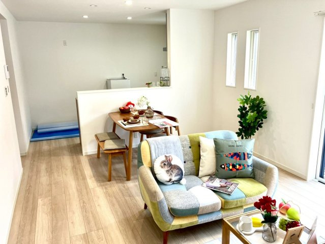 ルミナスガーデン上林町の居間・リビング