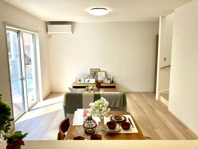 ルミナスガーデン上林町の居間・リビング