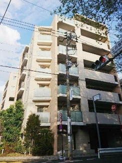 【外観】 | 鉄筋コンクリート造のがっちりとした建物。