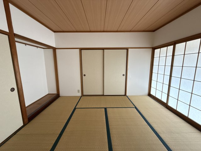 ロイヤルステイツ東辻井の寝室