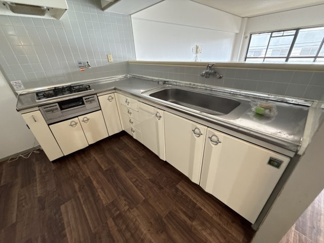 ロイヤルステイツ東辻井のキッチン