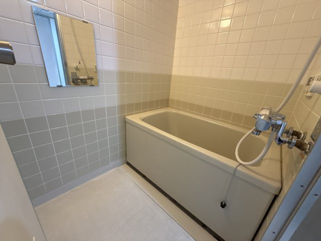 ロイヤルステイツ東辻井の浴室