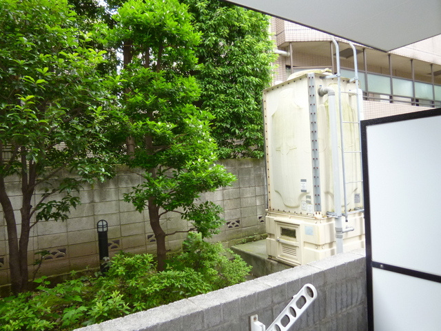 メゾン・ドゥ・森の展望|★バルコニーからは緑が見えます★