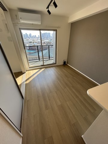 大阪市淀川区新北野３丁目の賃貸マンションの居間・リビング