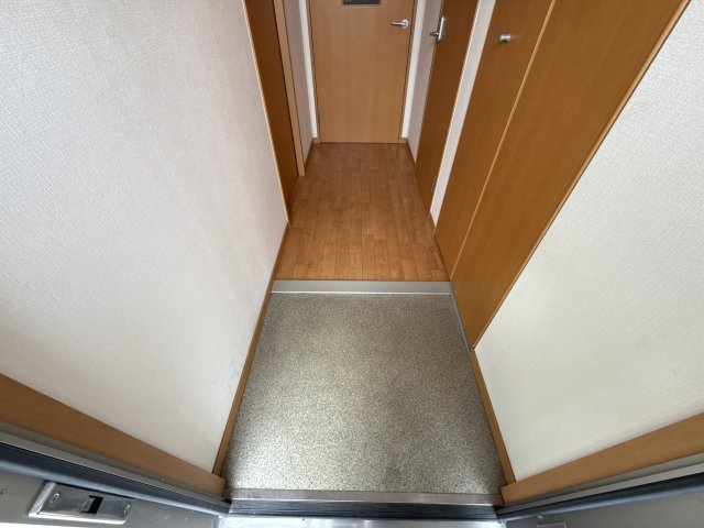 ハイツひまわりの玄関