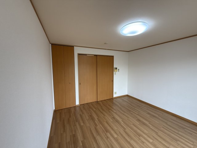 ハイツひまわりの洋室