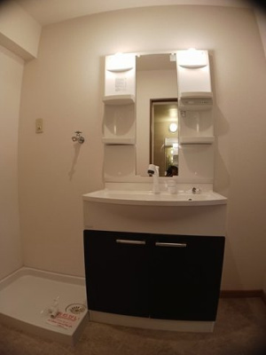 【洗面所】 | アズゥ－ル | 明るい洗面所です