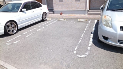 【駐車場】 | シャン・ド・フルールⅡ | 駐車場完備です