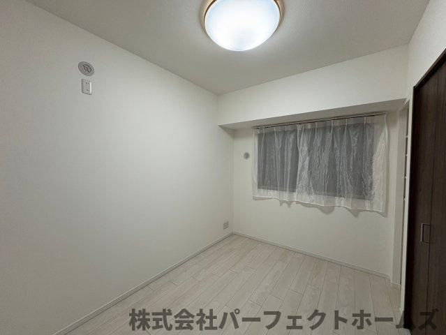 リバティパーク枚方D棟の洋室|落ち着いた色調の洋室です