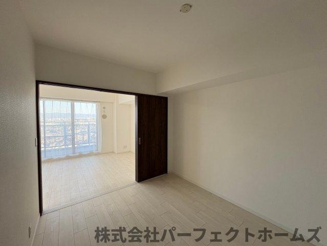 リバティパーク枚方D棟の洋室|落ち着いた色調の洋室です